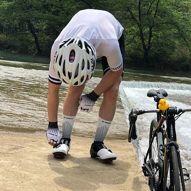 Sports Bicycle Set - 1Pair Half /Full Finger Cycling Gloves plus 1Pair Cycling Socks - Unisex - White/Black-3 Sizes